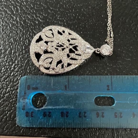 Opera length crystal pendent necklace - Picture 4 of 5